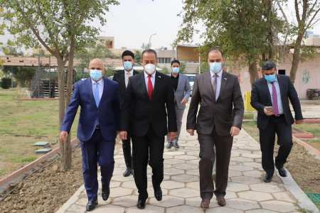 طلبة جامعة الأنبار يواصلون أداء الامتحانات الحضورية